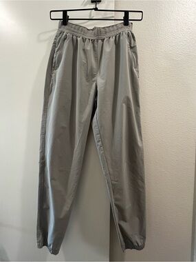 The North Face Women’s Gray Elastic-Waist Jogger Pants